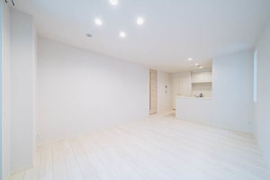 Ａｌｂｅｍａｒｌｅ上杉 102号-6