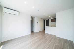 Ａｌｂｅｍａｒｌｅ上杉 201号-5