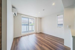 Ａｌｂｅｍａｒｌｅ上杉 202号-3