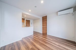 Ａｌｂｅｍａｒｌｅ上杉 202号-5