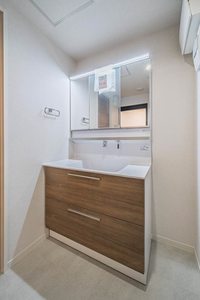 Ａｌｂｅｍａｒｌｅ上杉 202号-10