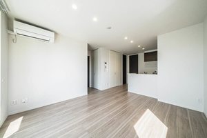 Ａｌｂｅｍａｒｌｅ上杉 301号-5