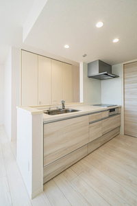 Ａｌｂｅｍａｒｌｅ上杉 303号-6