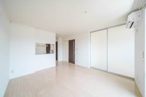 シャーメゾン薬師 203号-3