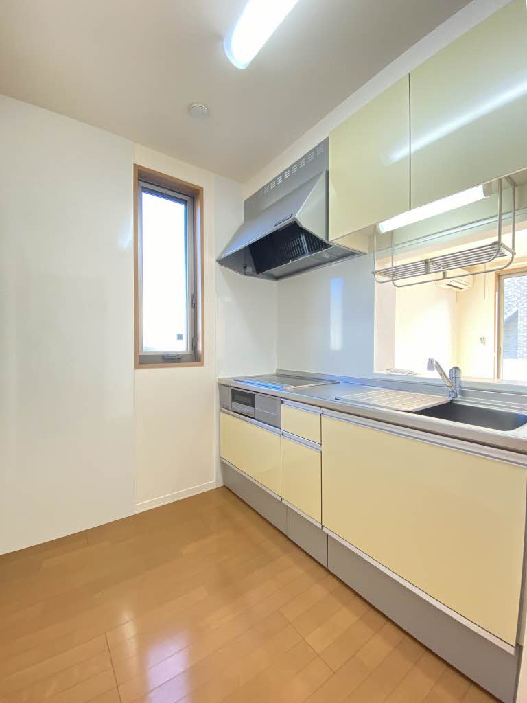 シャーメゾン　西殿 A102号-3