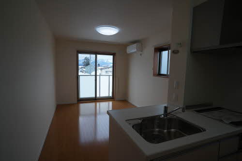 シャーメゾン旭町 303号-3