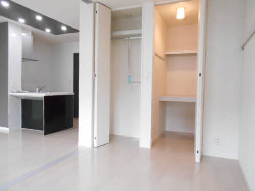 リラ中通 203号-8