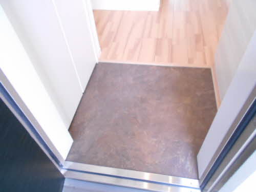 トゥーツリーズ城下町 203号-3