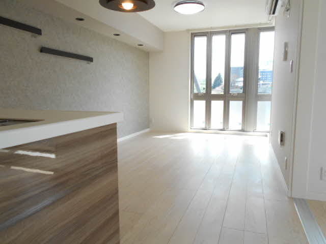 トゥーツリーズ城下町 301号-2