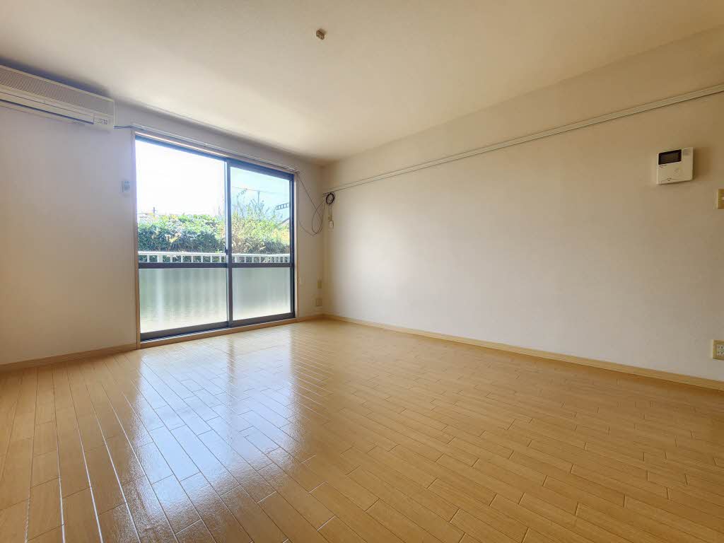 リィ・シイン 102号-2