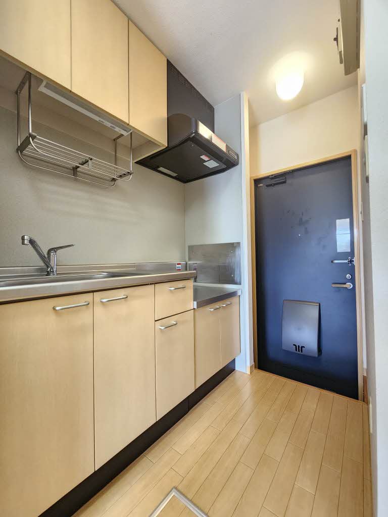 リィ・シイン 102号-4