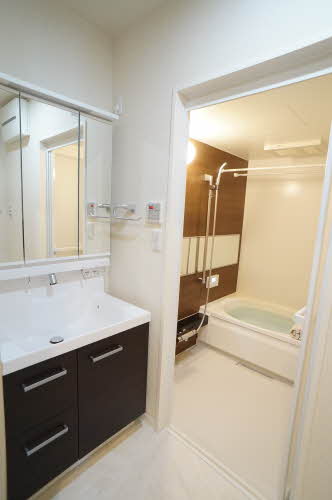 シャーメゾン　ウィステリア 203号-14