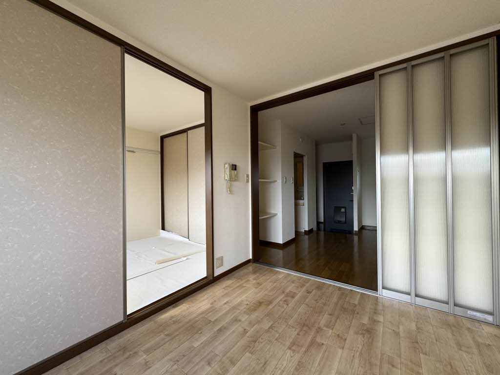 ハイツ・イ－スト 102号-3