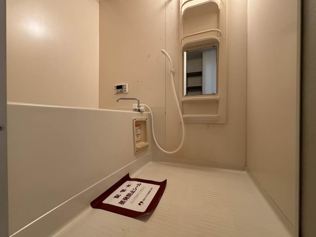 ハイツ・イ－スト 102号-6