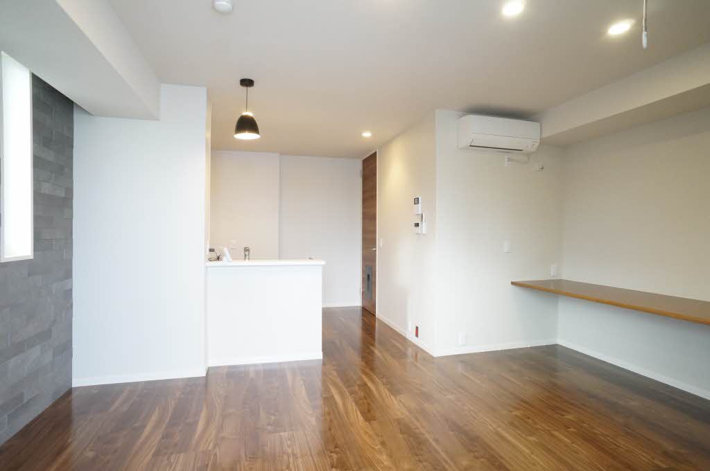 センターフィールド森合町 205号-3