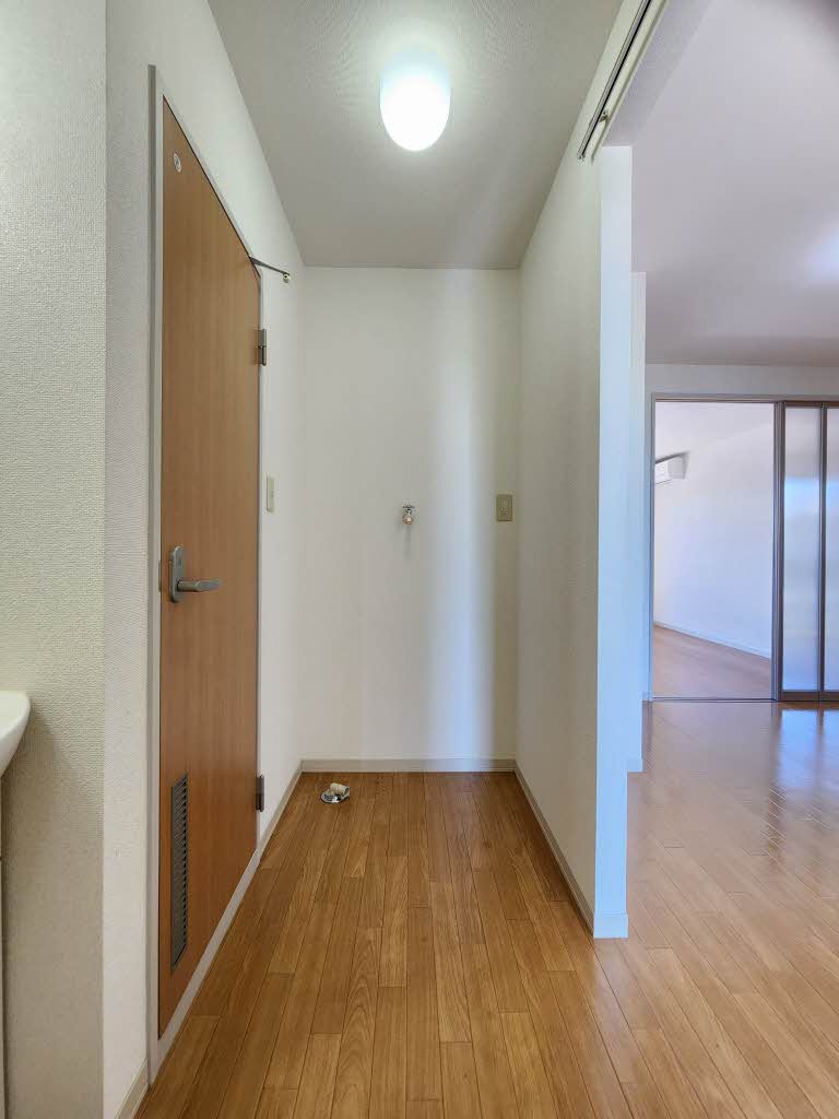 ラークヒルズ C 203号-8