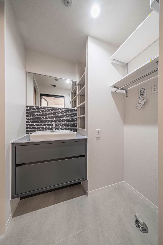 Ｐｒｏｍｅｎａｄｅ上杉 301号-8