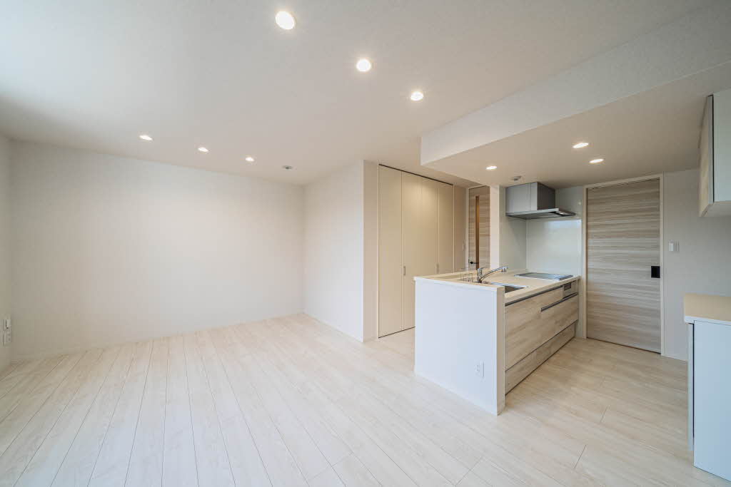 Ａｌｂｅｍａｒｌｅ上杉 203号-3