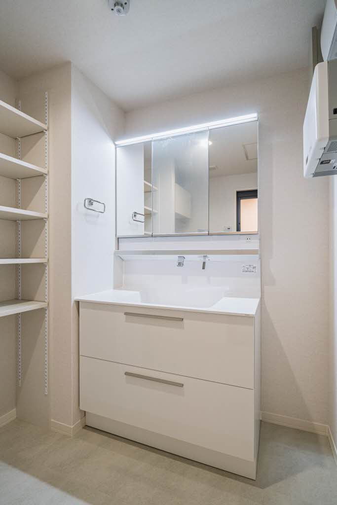 Ａｌｂｅｍａｒｌｅ上杉 203号-10