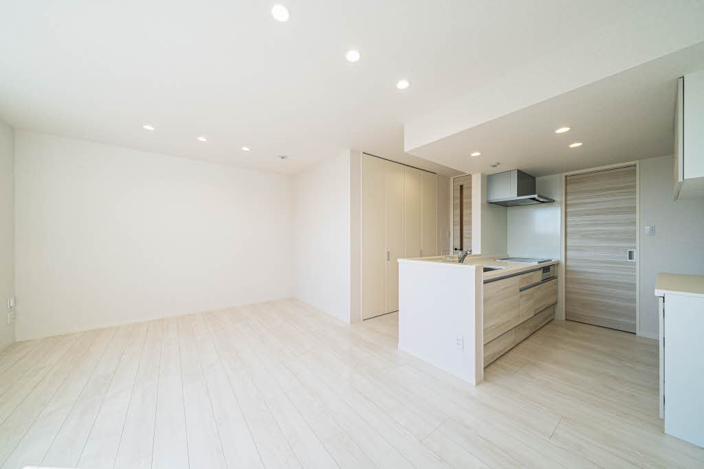 Ａｌｂｅｍａｒｌｅ上杉 303号-3