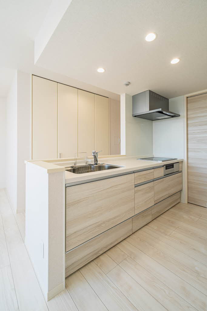 Ａｌｂｅｍａｒｌｅ上杉 303号-6