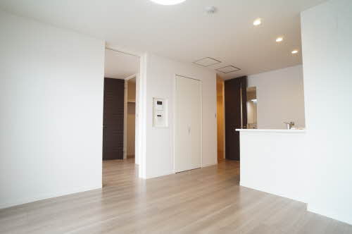 シャーメゾン成田町 303号-2