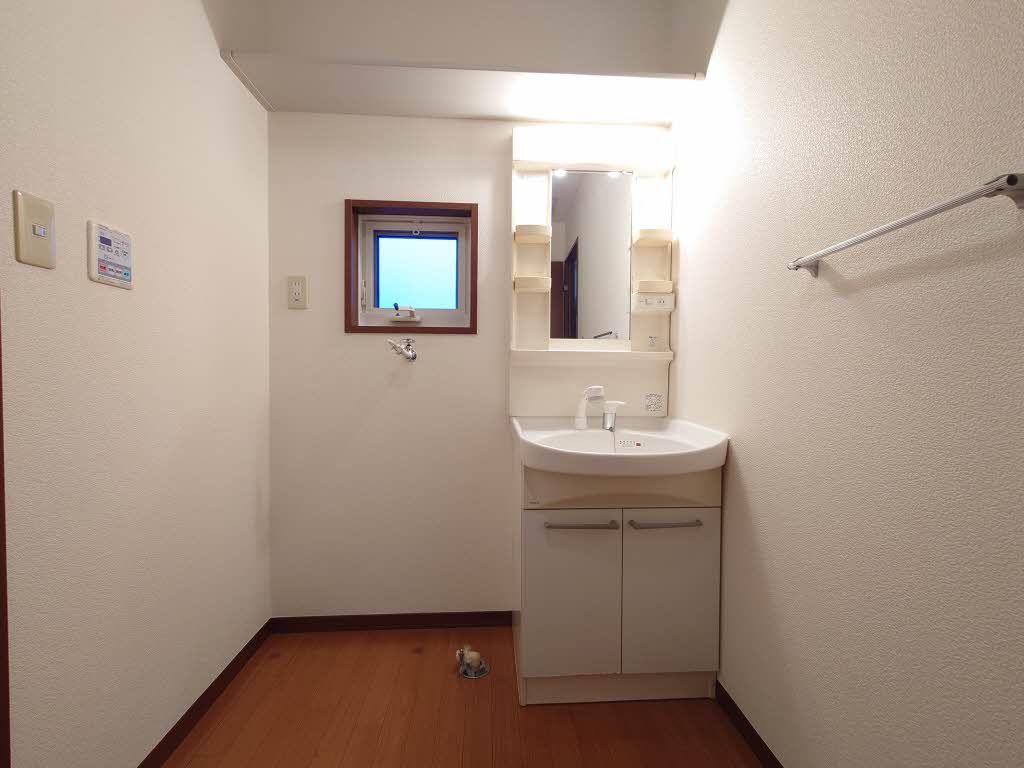 ブルー・ヘブン・エイト 203号-7