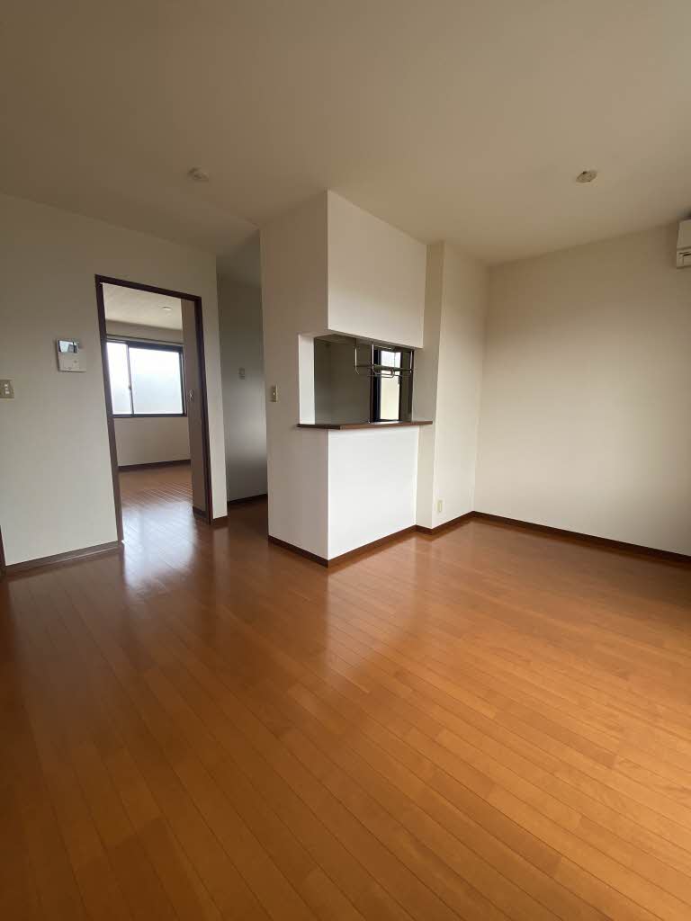 シャトル・トシ 203号-4