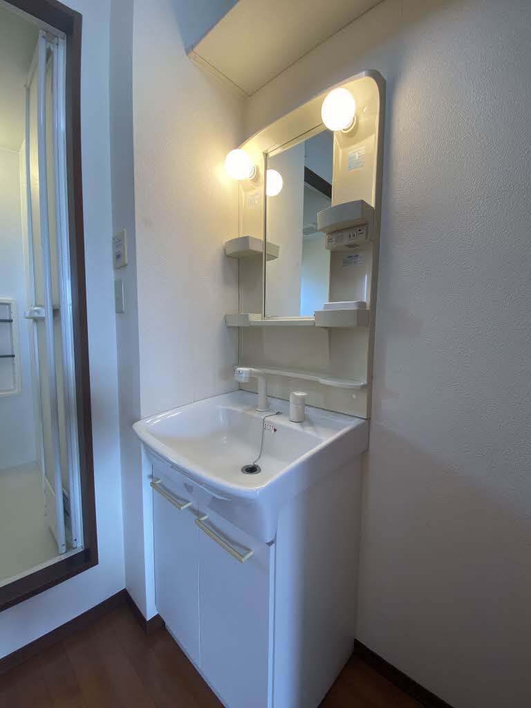 シャトル・トシ 203号-8