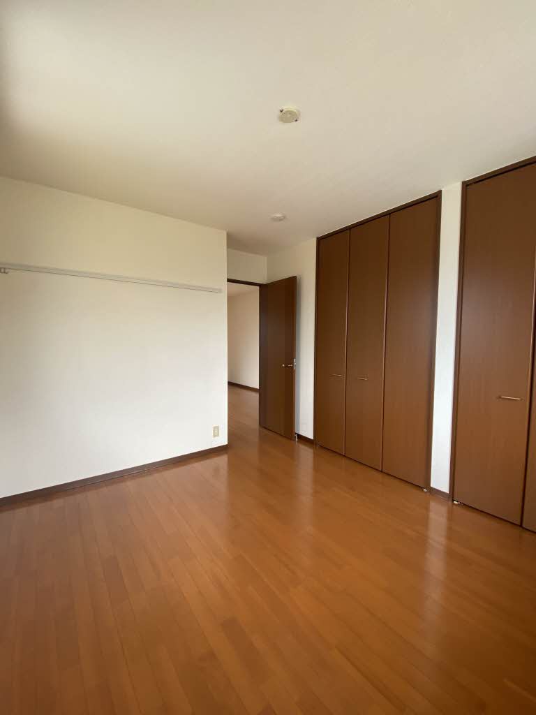 シャトル・トシ 203号-11