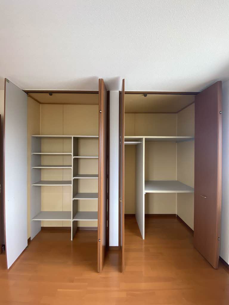 シャトル・トシ 203号-12